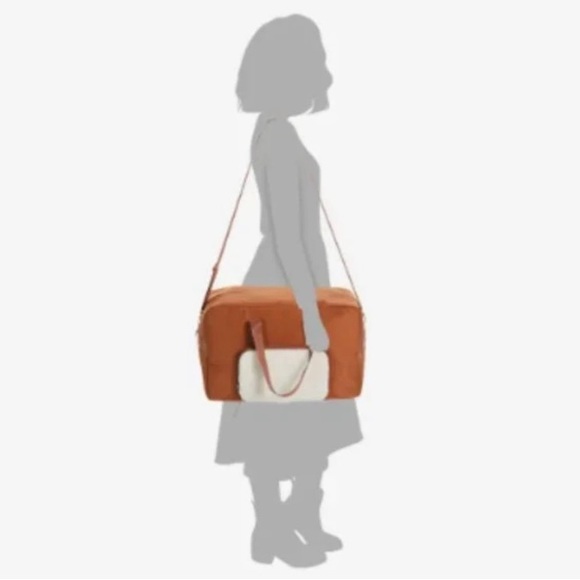 NWT DSW Travel Fall/Winter Weekender Duffle Bag with Removable Faux Sherpa Pouch - Picture 8 of 11